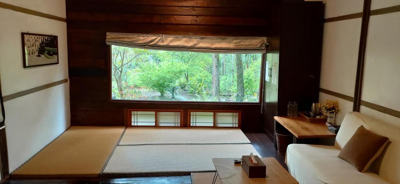 Bright Moon Homestay 東勢区 エクステリア 写真