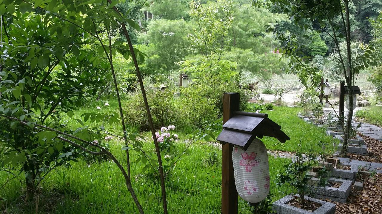 Bright Moon Homestay 東勢区 エクステリア 写真